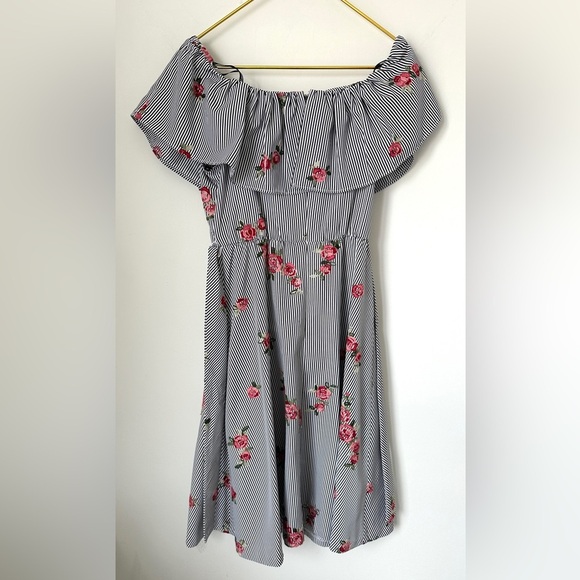 NWT Calvin Klein Striped Floral Embroidery Tie Waist Knee Length Dress Size 6 - Picture 3 of 11